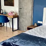 Duna P'art Panzio فندق مبيت وإفطار 4*