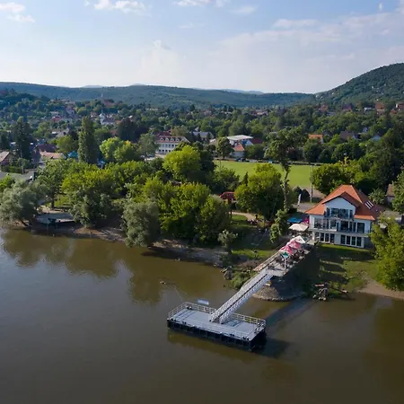 Duna P'art Panzio فندق مبيت وإفطار