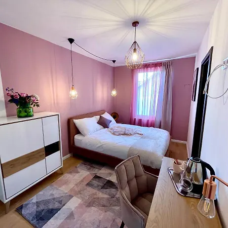 Oda ve Kahvaltı Duna P'art Panzio 4*