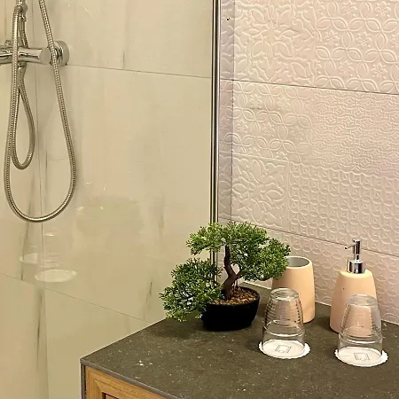 فندق مبيت وإفطار Duna P'art Panzio 4*