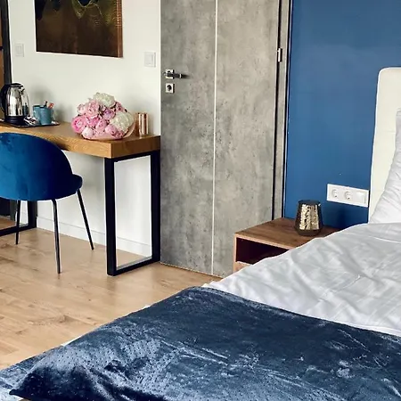 Duna P'art Panzio Bed & Breakfast *