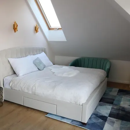 Duna P'art Panzio 4*