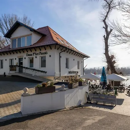 فندق مبيت وإفطار Duna P'art Panzio