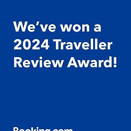 Duna P'art Panzio فندق مبيت وإفطار 4*