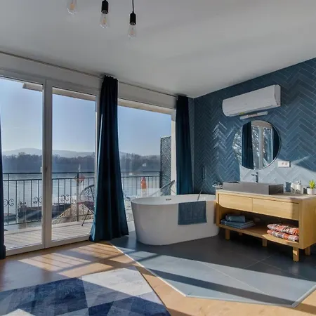 Duna P'art Panzio فندق مبيت وإفطار 4*