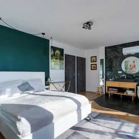 فندق مبيت وإفطار Duna P'art Panzio 4*