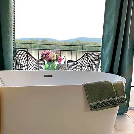 Duna P'art Panzio B&B 4*