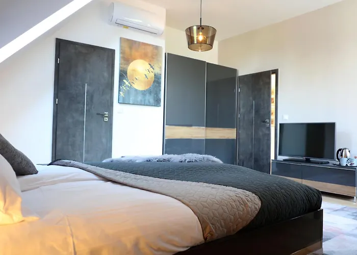 Duna P'art Panzio 4*